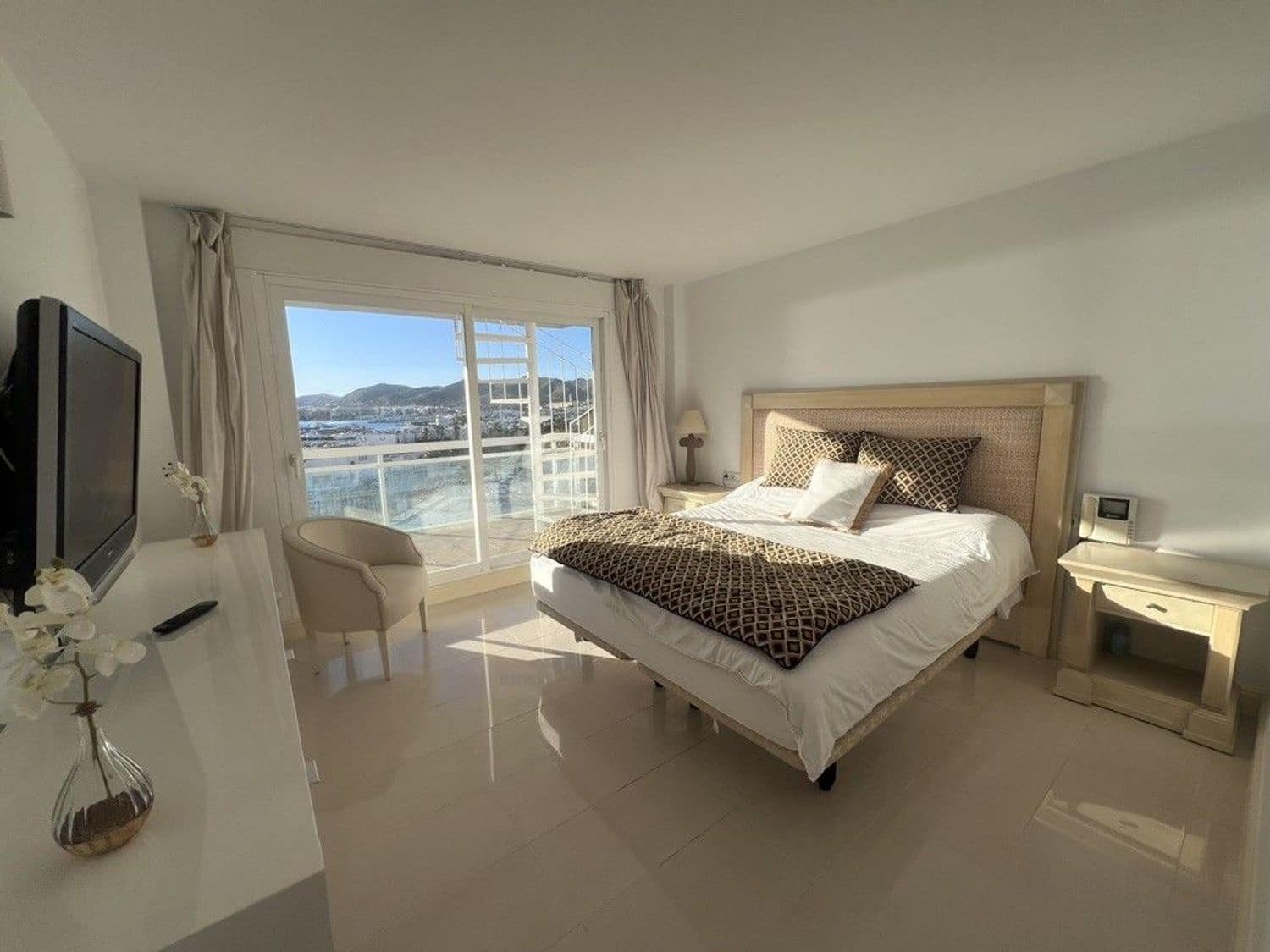 3 bedroom Apartment for sale in Talamanca with pool garage - € 3,150,000 (Ref: 8041452)