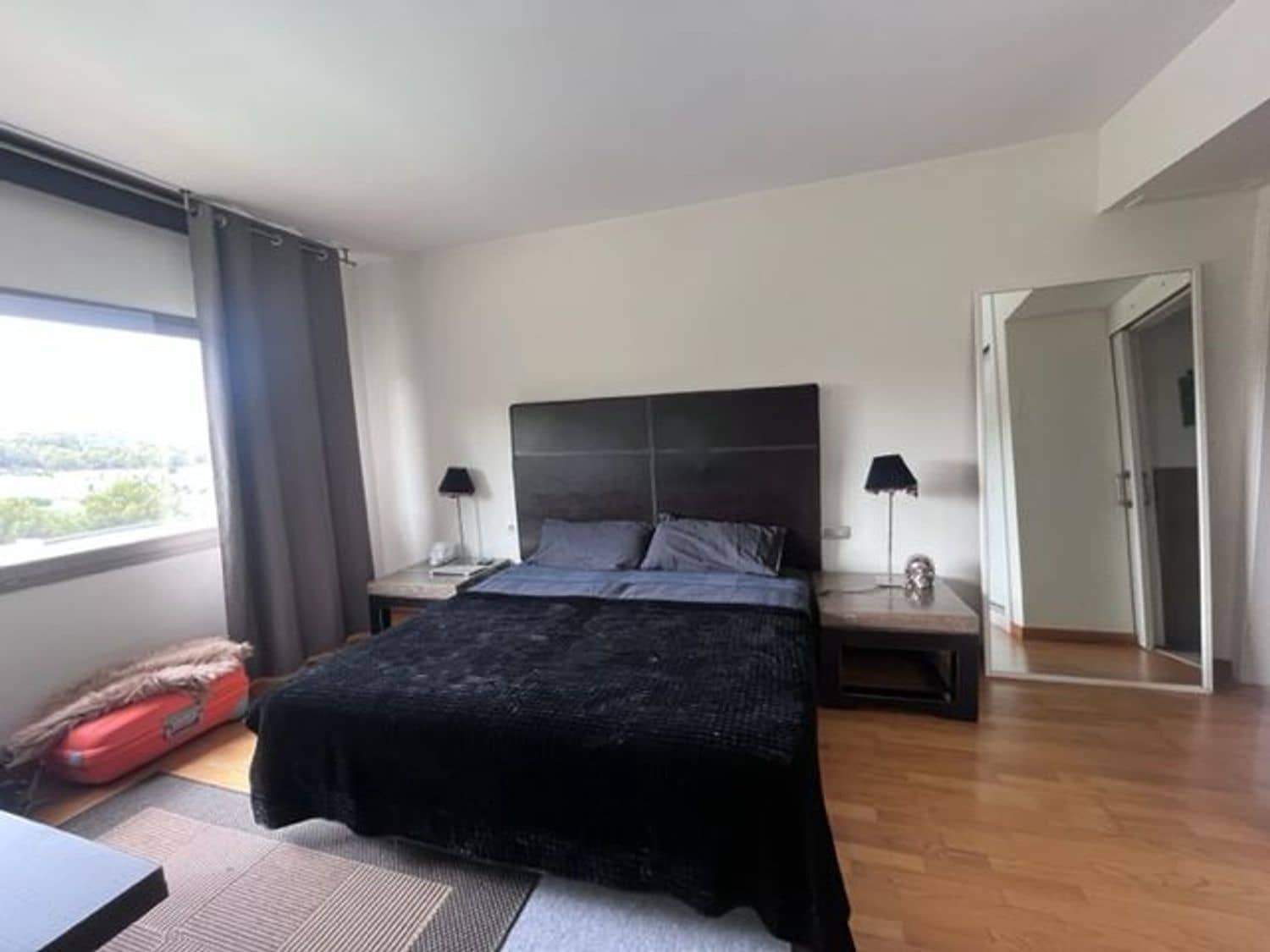 3 makuuhuone Omakotitalo vuokrattavana paikassa Roca Llisa mukana uima-altaan 
autotalli - 3 950 € (Ref: 8322448)