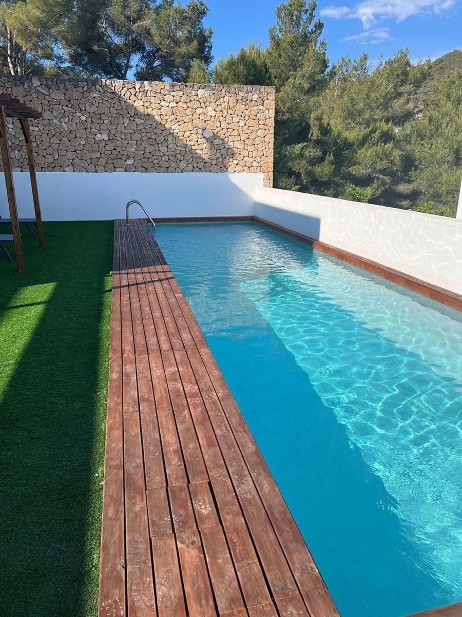 3 makuuhuone Omakotitalo vuokrattavana paikassa Roca Llisa mukana uima-altaan 
autotalli - 3 950 € (Ref: 8322448)