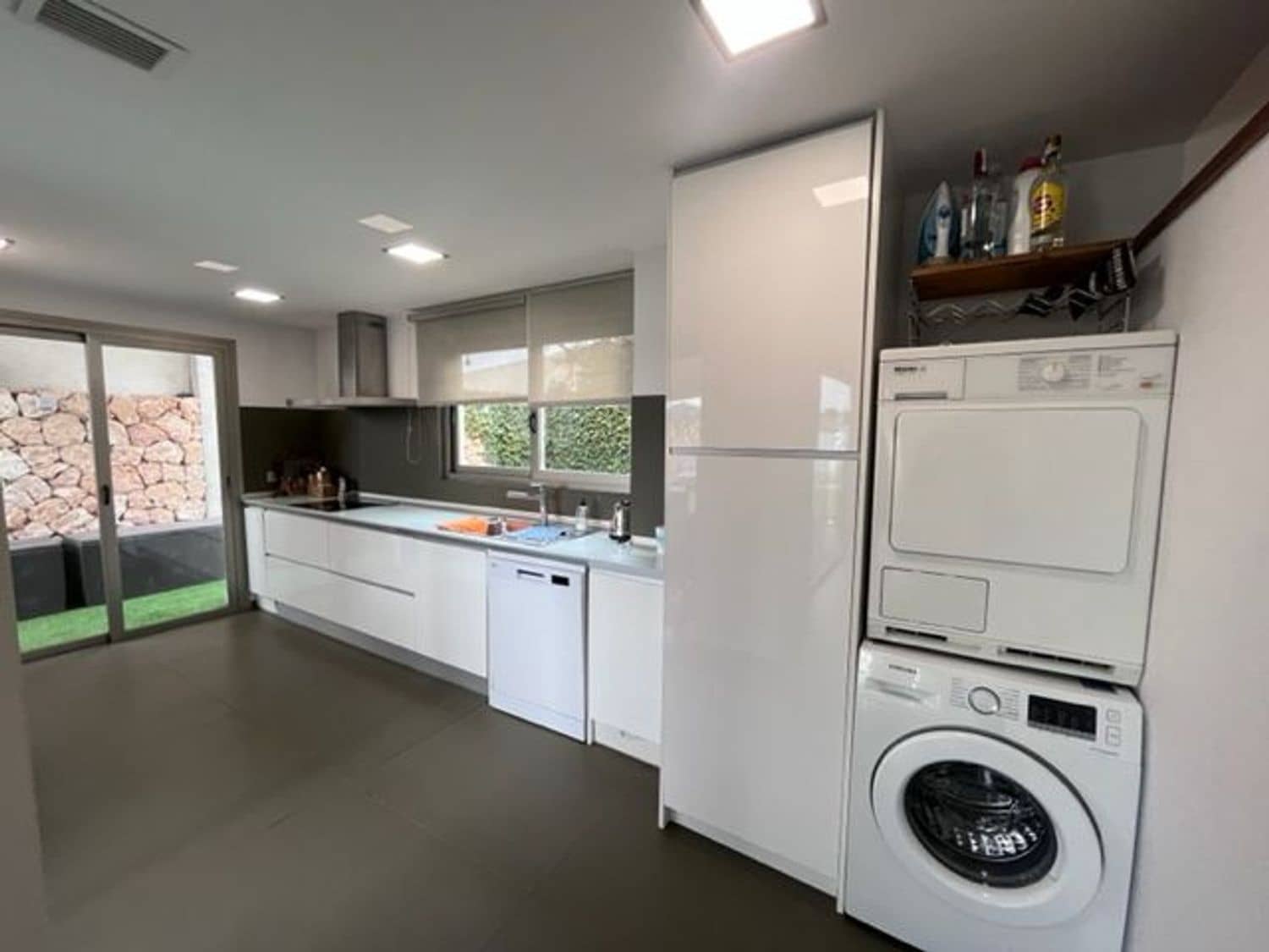 3 makuuhuone Omakotitalo vuokrattavana paikassa Roca Llisa mukana uima-altaan 
autotalli - 3 950 € (Ref: 8322448)