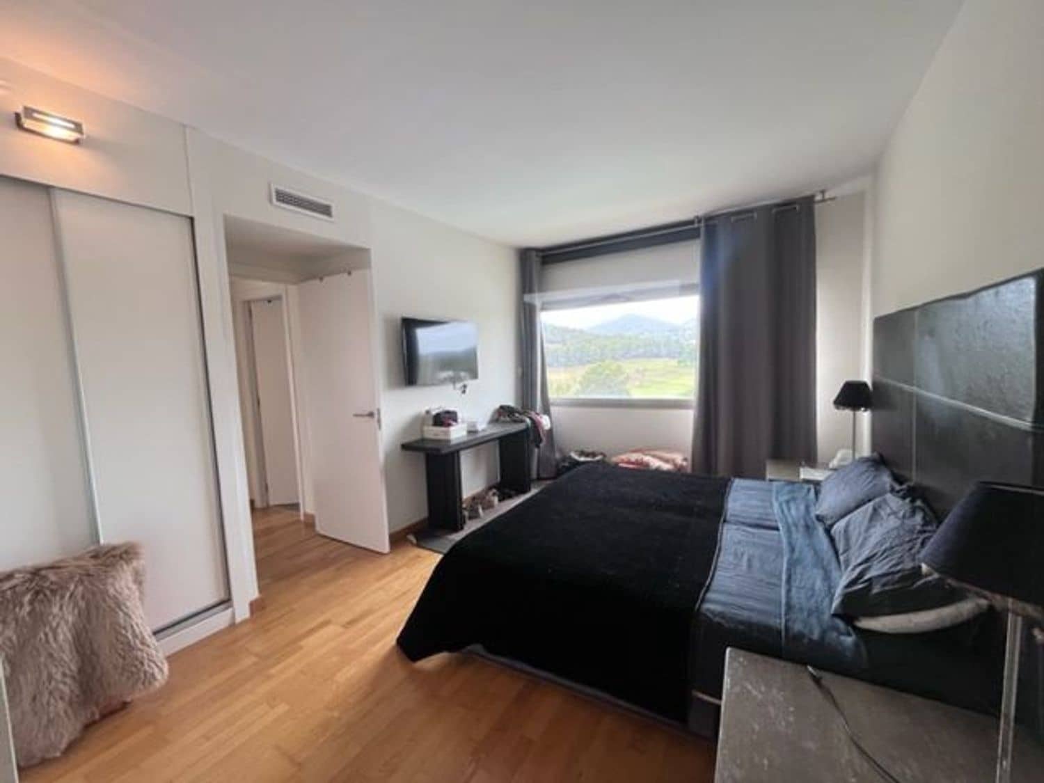 3 makuuhuone Omakotitalo vuokrattavana paikassa Roca Llisa mukana uima-altaan 
autotalli - 3 950 € (Ref: 8322448)