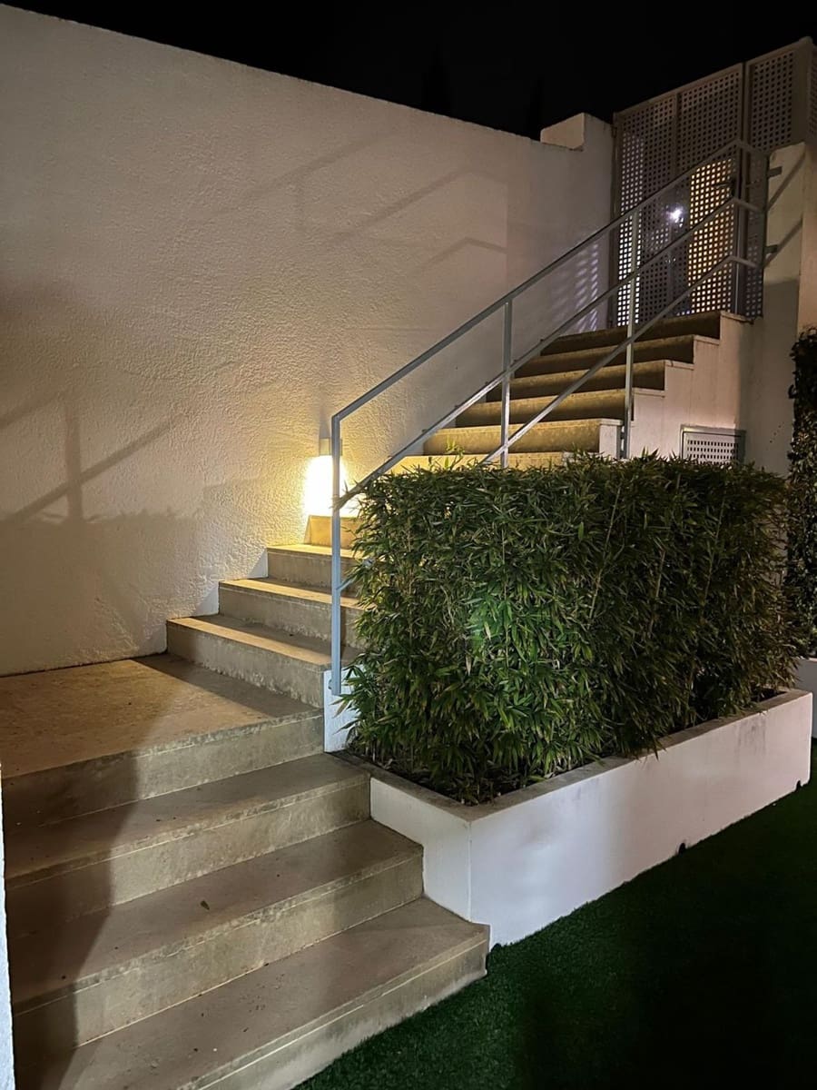 3 makuuhuone Omakotitalo vuokrattavana paikassa Roca Llisa mukana uima-altaan 
autotalli - 3 950 € (Ref: 8322448)