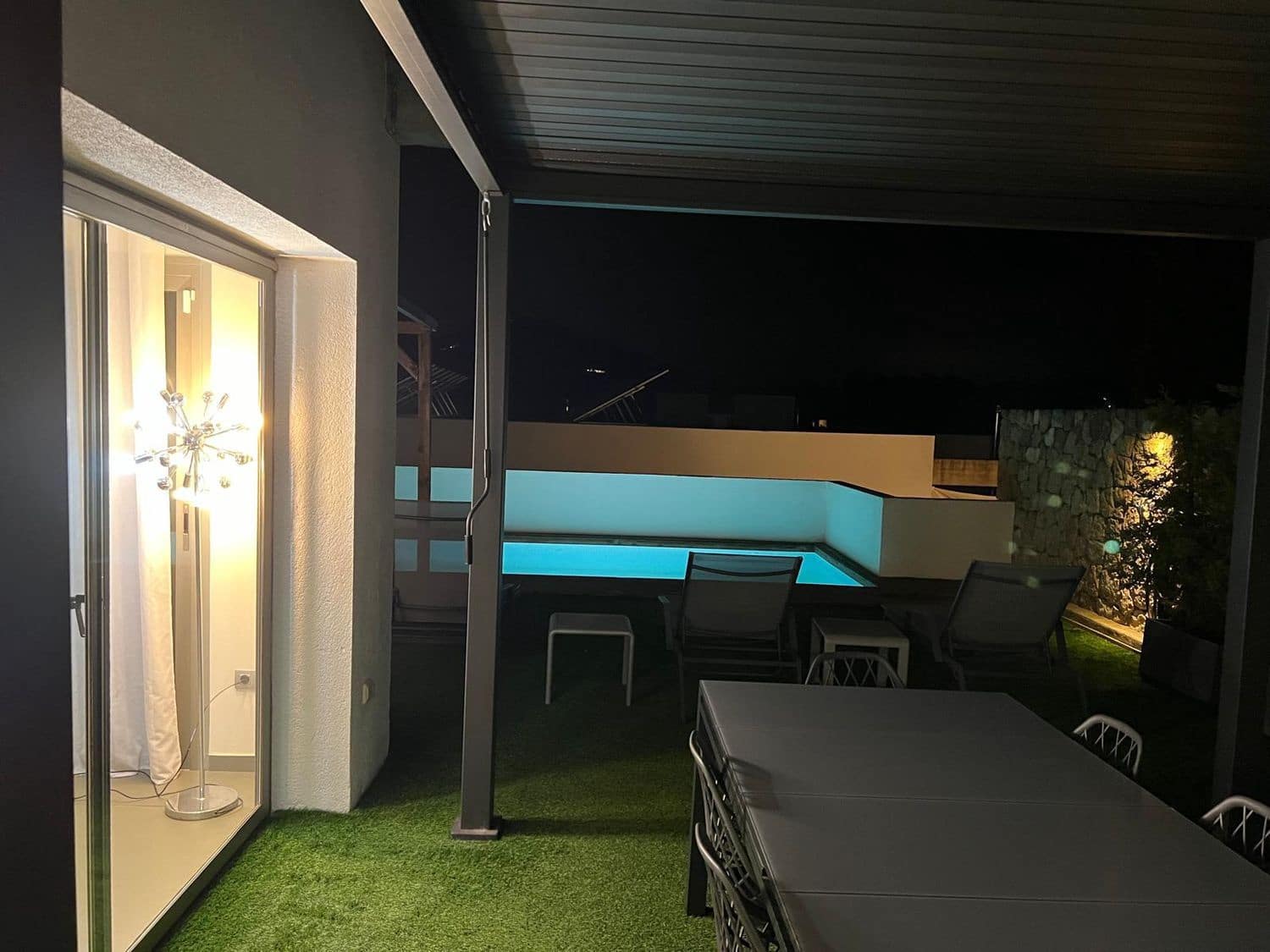 3 makuuhuone Omakotitalo vuokrattavana paikassa Roca Llisa mukana uima-altaan 
autotalli - 3 950 € (Ref: 8322448)