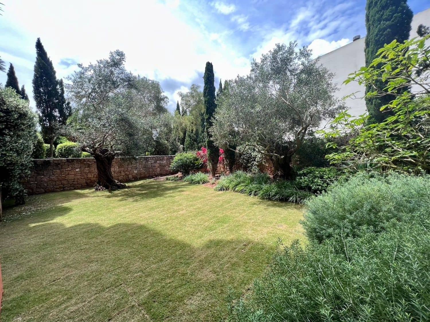 2 bedroom Apartment for rent in Roca Llisa with pool garage - € 3,000 (Ref: 8480327)