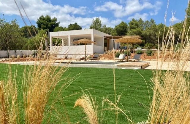 3 bedroom Villa for rent in Sant Llorenç de Balafia, Sant Joan de Labritja with pool garage - € 16,000 (Ref: 8675536)