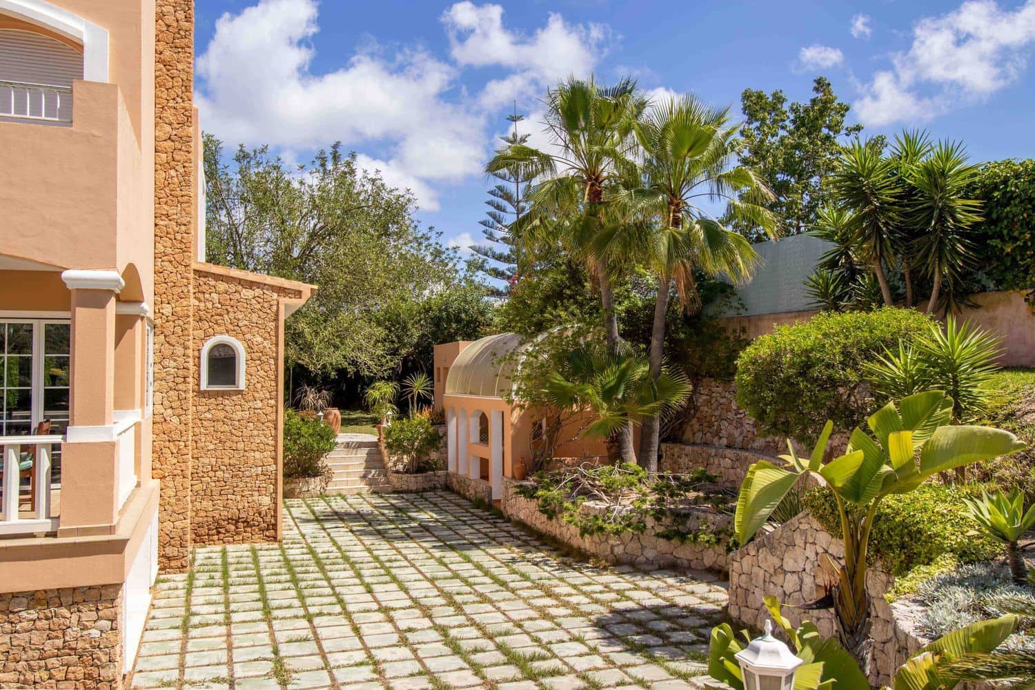 Chalet de 7 habitaciones en Nuestra Señora de Jesus en venta con piscina garaje - 3.960.000 € (Ref: 8889119)