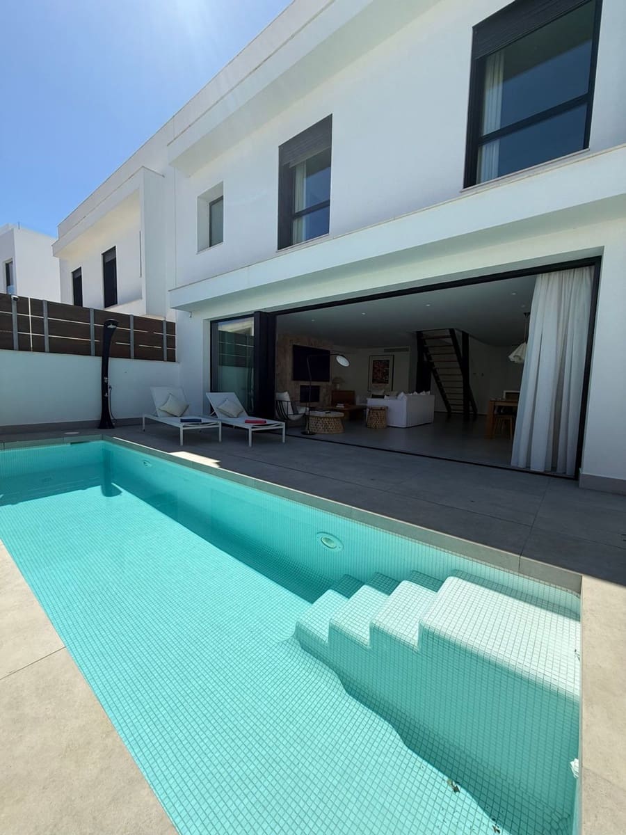 3 soveværelse Byhus til leje i Nuestra Senora de Jesus med swimmingpool garage - € 7.000 (Ref: 8912596)