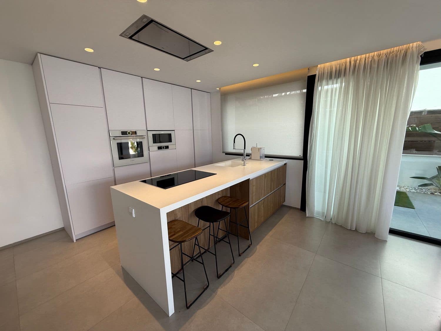 3 soveværelse Byhus til leje i Nuestra Senora de Jesus med swimmingpool garage - € 7.000 (Ref: 8912596)