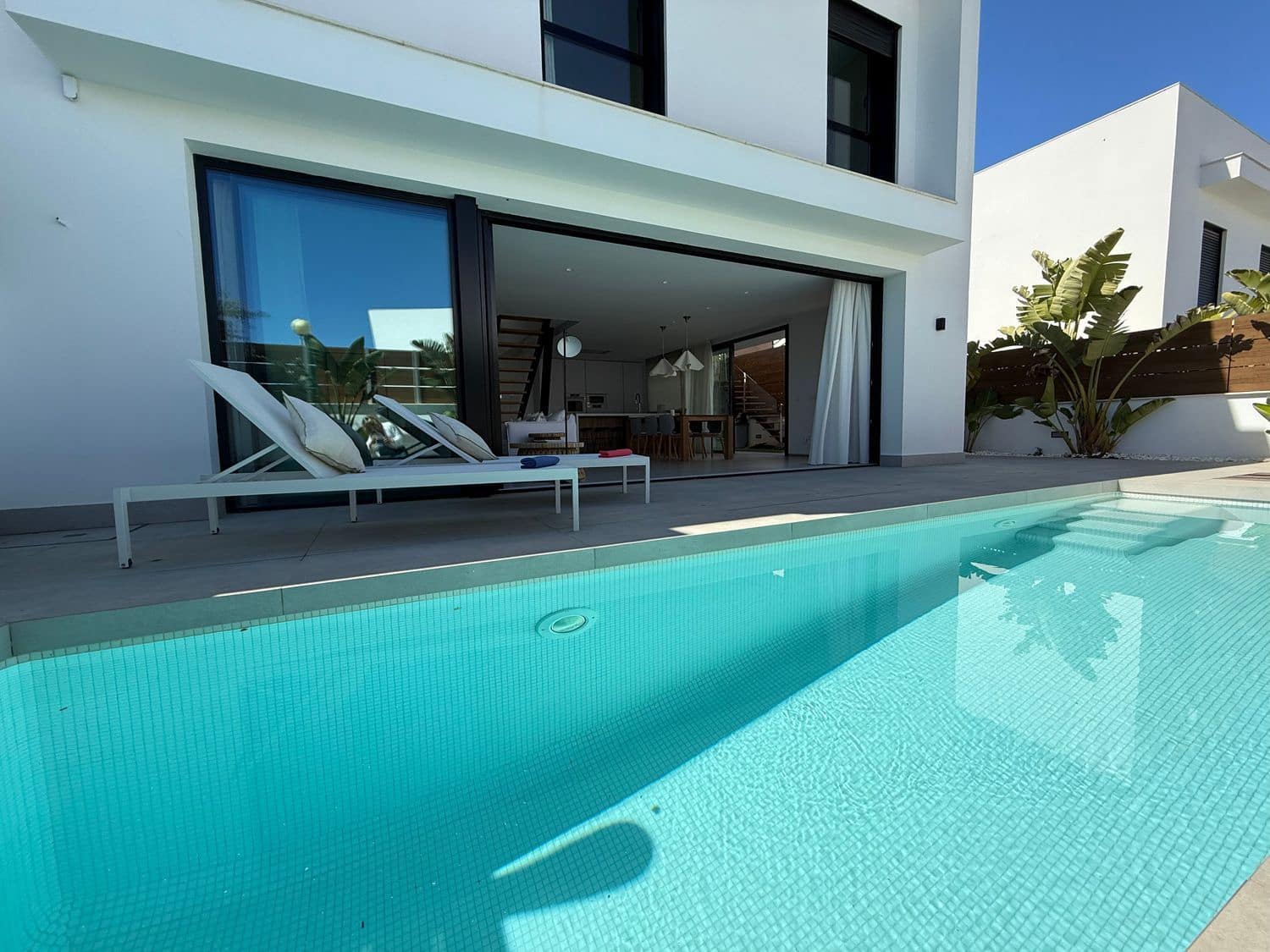 3 soveværelse Byhus til leje i Nuestra Senora de Jesus med swimmingpool garage - € 7.000 (Ref: 8912596)