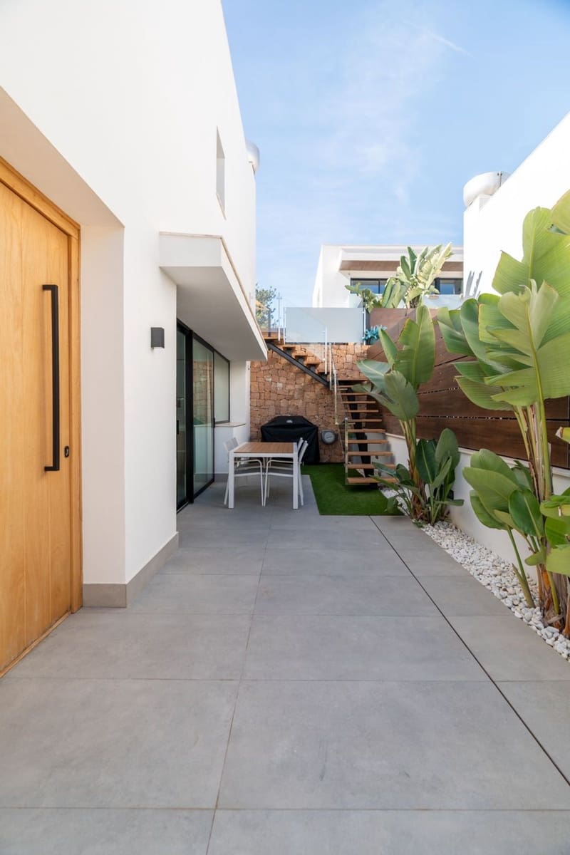 3 soveværelse Byhus til leje i Nuestra Senora de Jesus med swimmingpool garage - € 7.000 (Ref: 8912596)