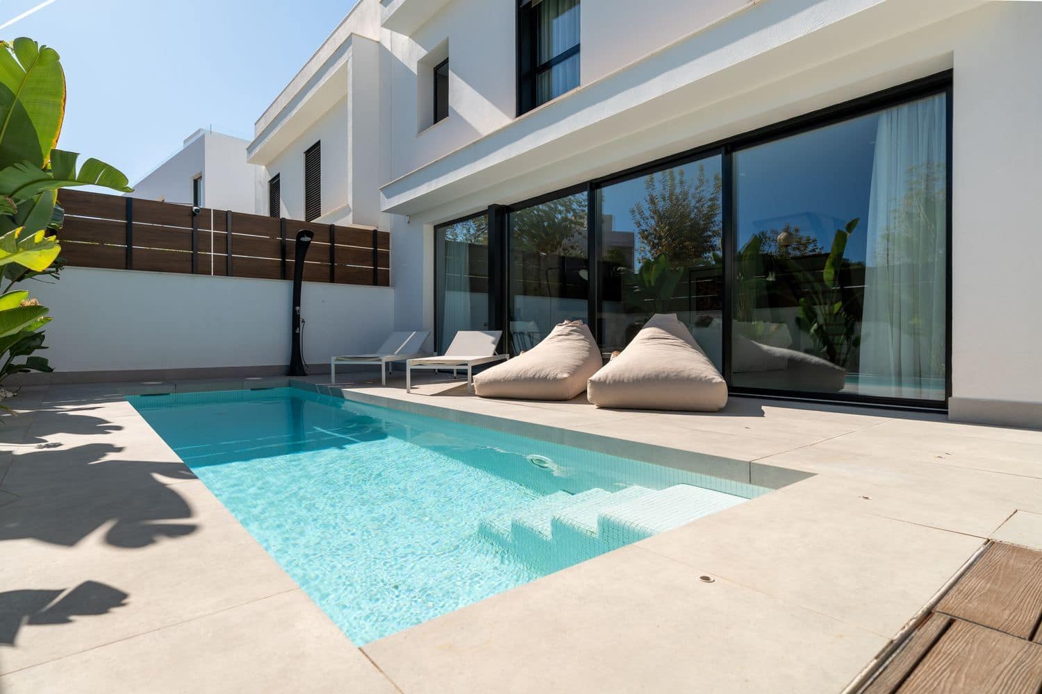 3 soveværelse Byhus til leje i Nuestra Senora de Jesus med swimmingpool garage - € 7.000 (Ref: 8912596)