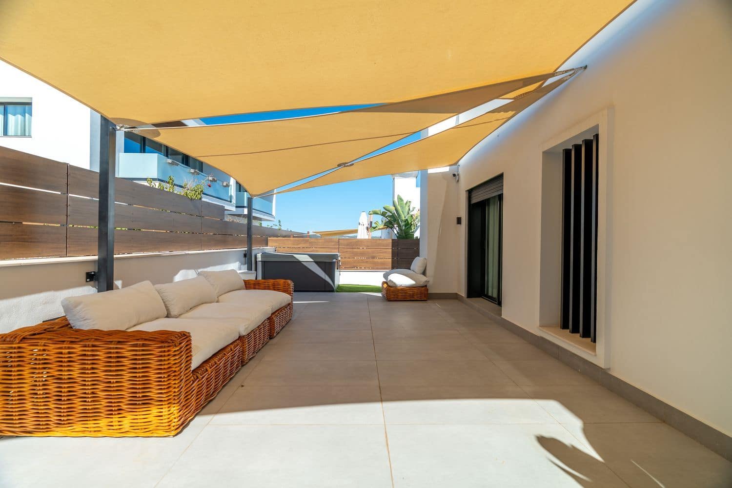 3 soveværelse Byhus til leje i Nuestra Senora de Jesus med swimmingpool garage - € 7.000 (Ref: 8912596)