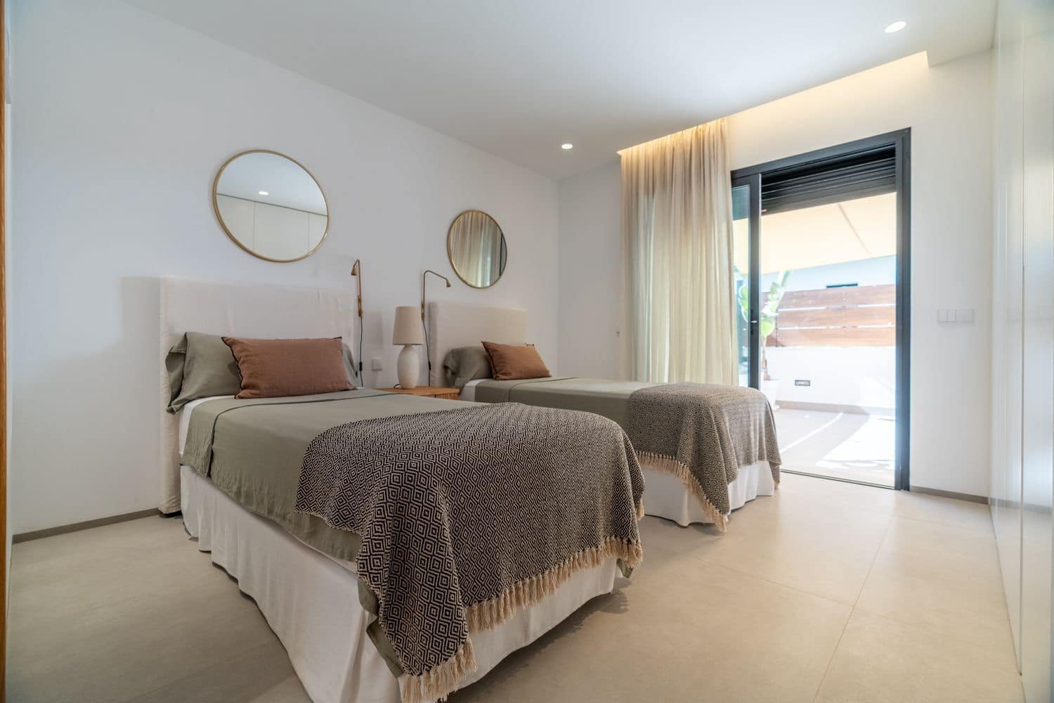 3 soveværelse Byhus til leje i Nuestra Senora de Jesus med swimmingpool garage - € 7.000 (Ref: 8912596)