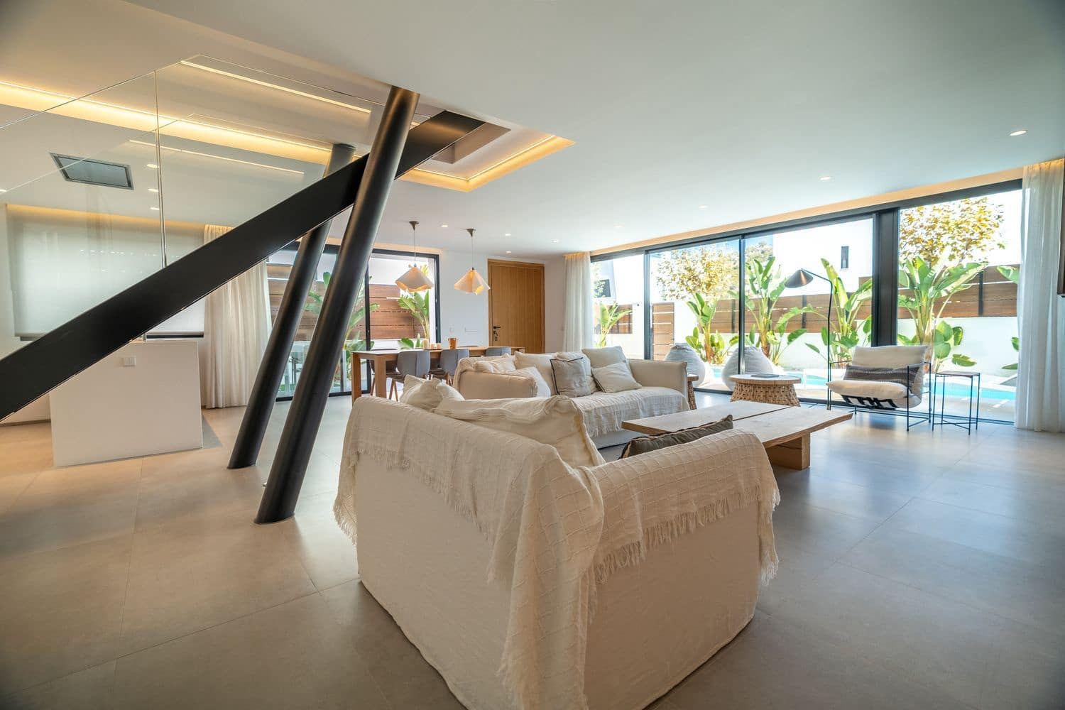 3 soveværelse Byhus til leje i Nuestra Senora de Jesus med swimmingpool garage - € 7.000 (Ref: 8912596)