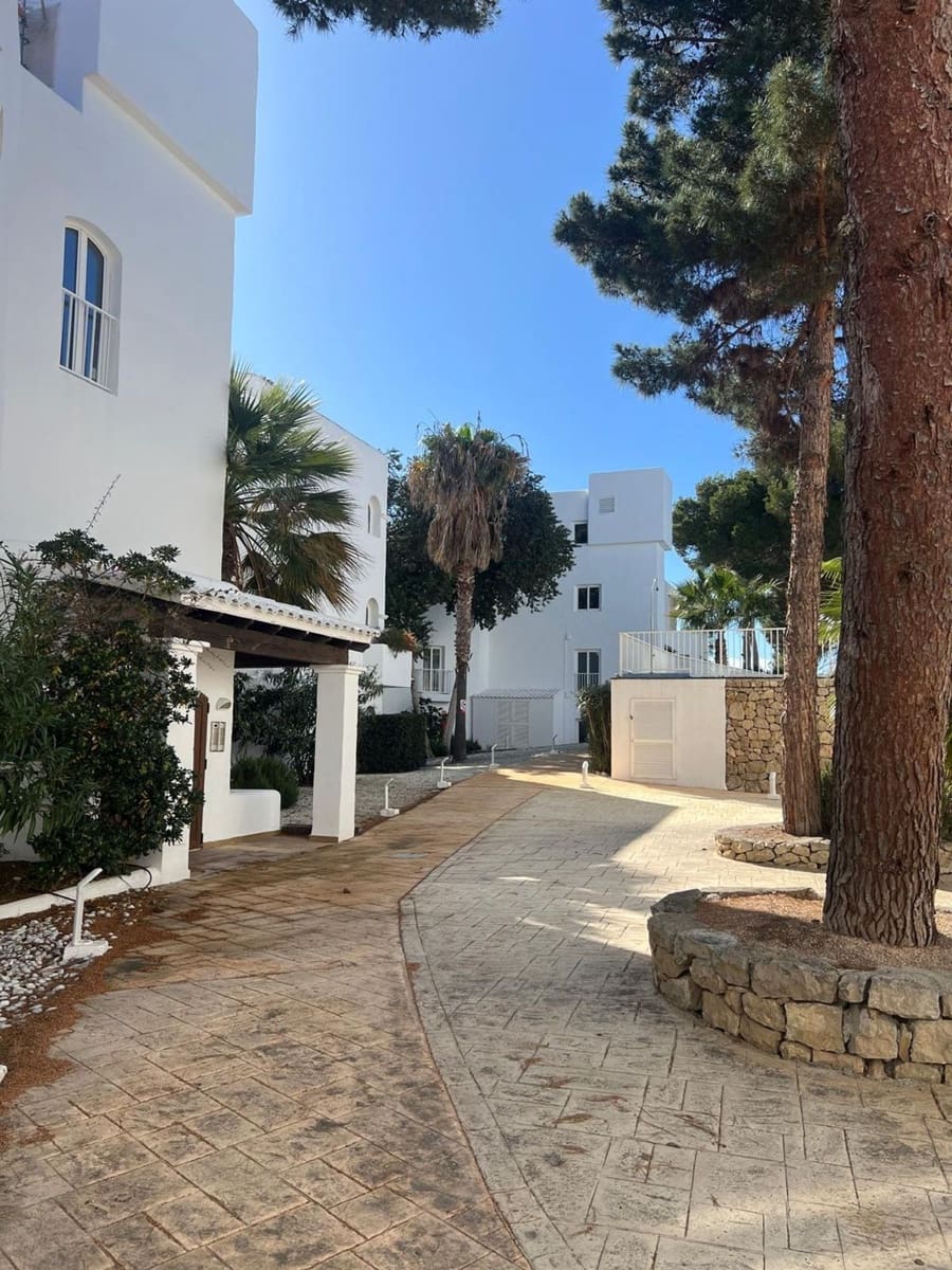 Huoneisto vuokrattavana paikassa San Jose / Sant Josep de Sa Talaia mukana uima-altaan 
autotalli - 900 € (Ref: 8975581)