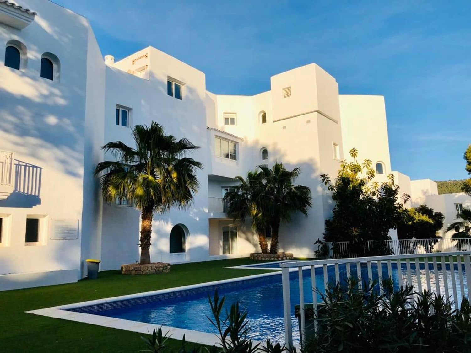 Huoneisto vuokrattavana paikassa San Jose / Sant Josep de Sa Talaia mukana uima-altaan 
autotalli - 900 € (Ref: 8975581)