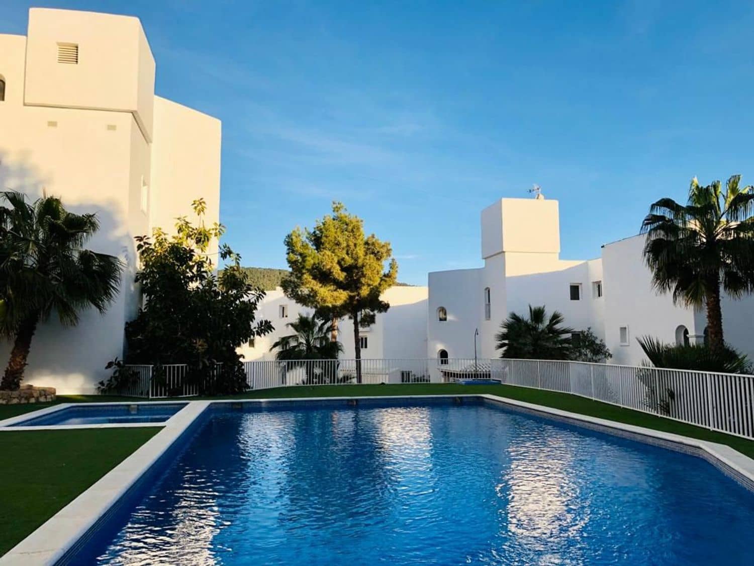 Huoneisto vuokrattavana paikassa San Jose / Sant Josep de Sa Talaia mukana uima-altaan 
autotalli - 900 € (Ref: 8975581)