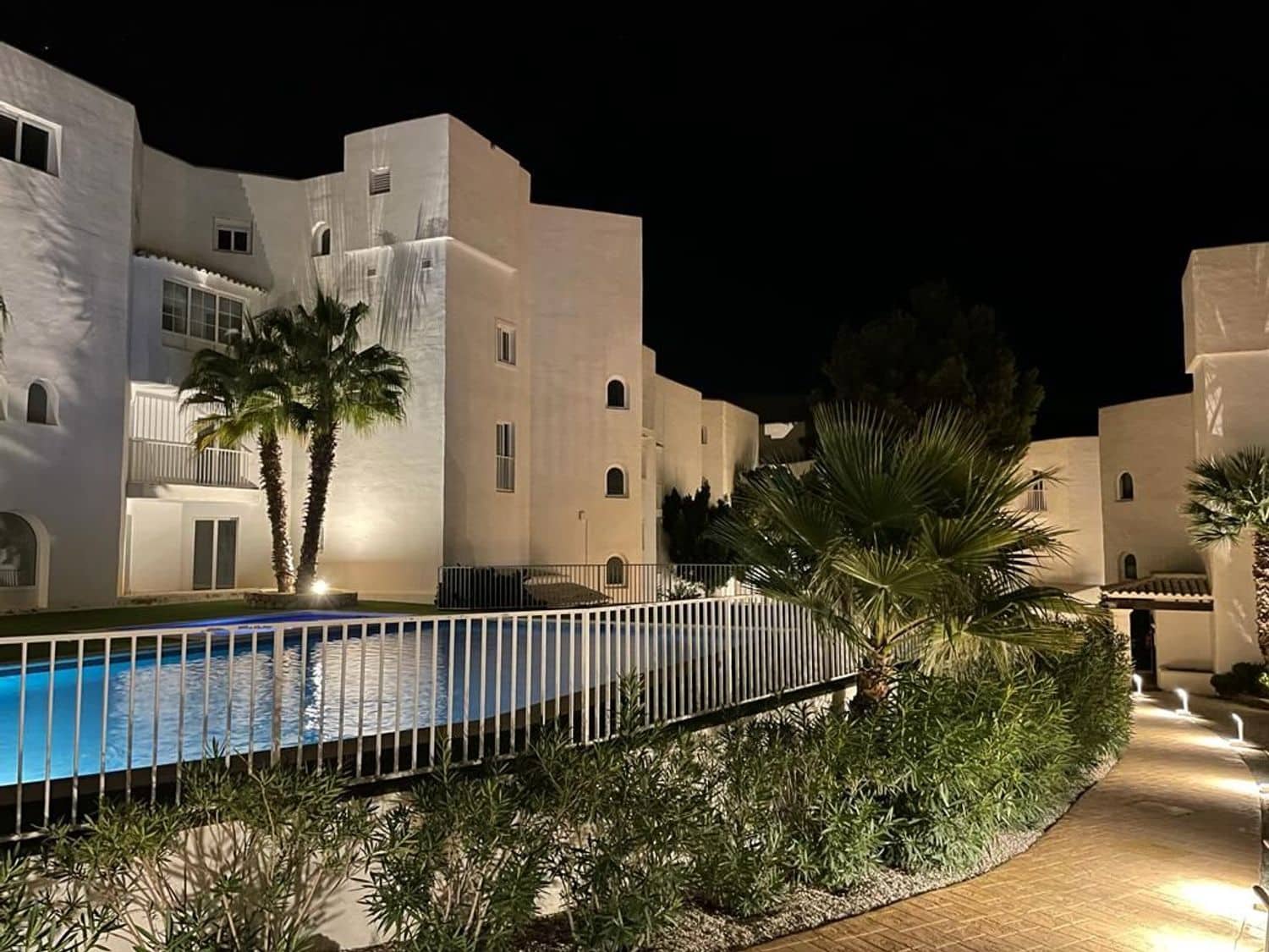 Huoneisto vuokrattavana paikassa San Jose / Sant Josep de Sa Talaia mukana uima-altaan 
autotalli - 900 € (Ref: 8975581)