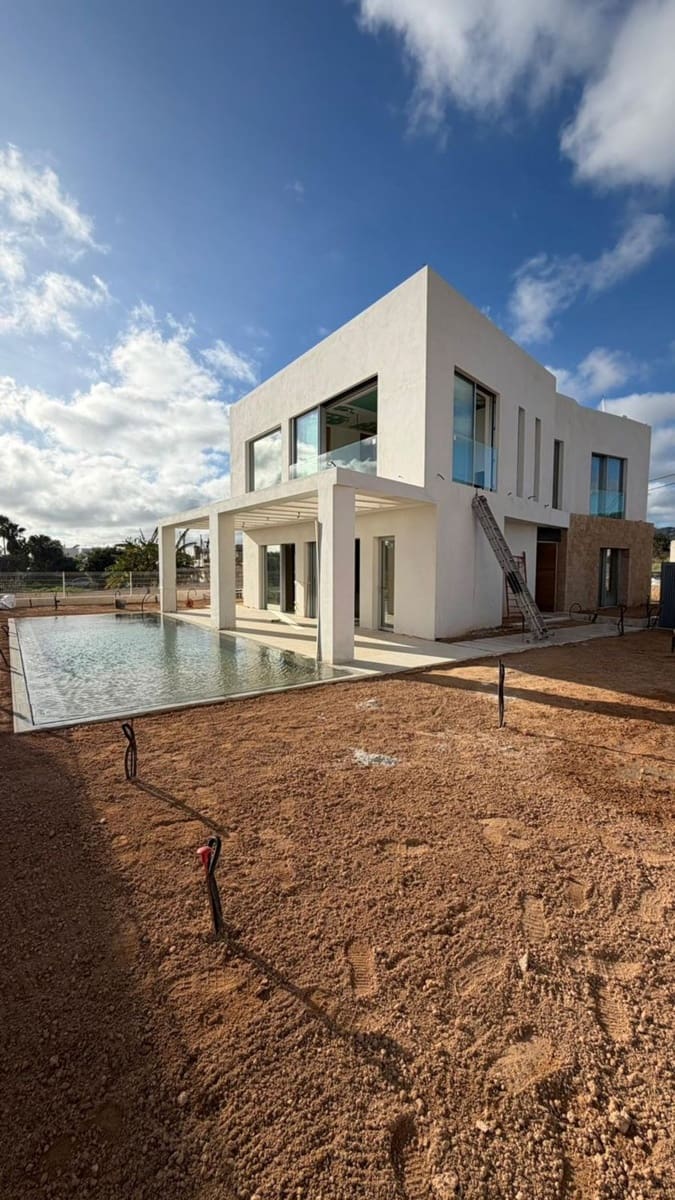 4 bedroom Villa for sale in Sant Jordi de Ses Salines with pool garage - € 2,690,000 (Ref: 9503710)