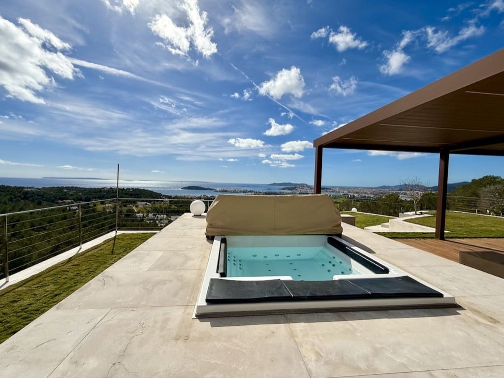 7 bedroom Villa for sale in Santa Eulalia / Santa Eularia with pool garage - € 9,000,000 (Ref: 9606699)