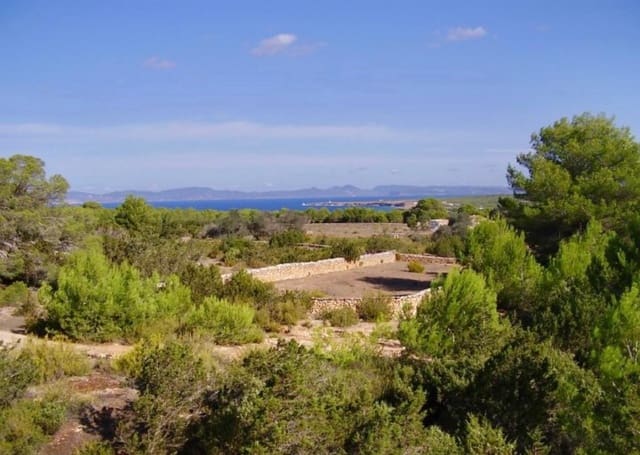 3 bedroom Finca/Country House for sale in Cap De Barbaria, Formentera municipality with garage - € 2,280,000 (Ref: 9793269)