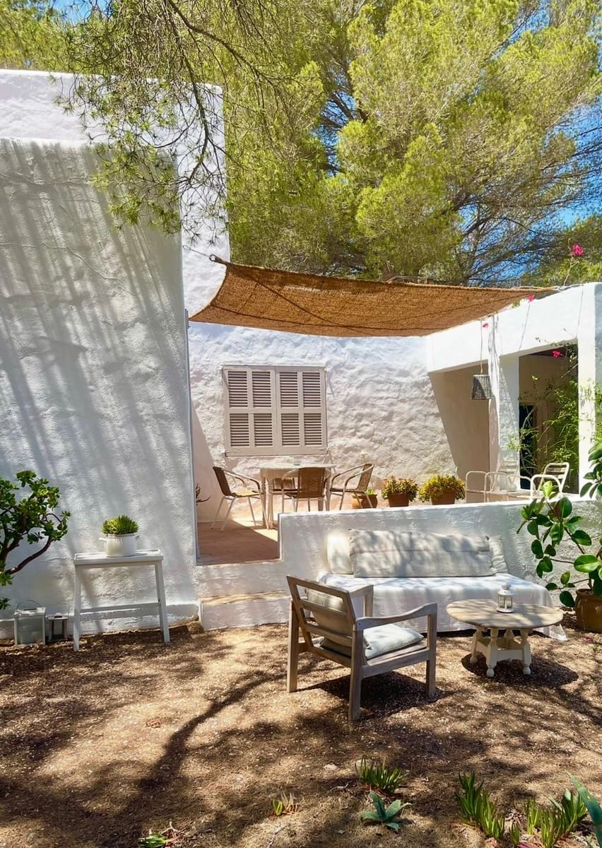 3 bedroom Finca/Country House for sale in Cap De Barbaria with garage - € 2,280,000 (Ref: 9793269)