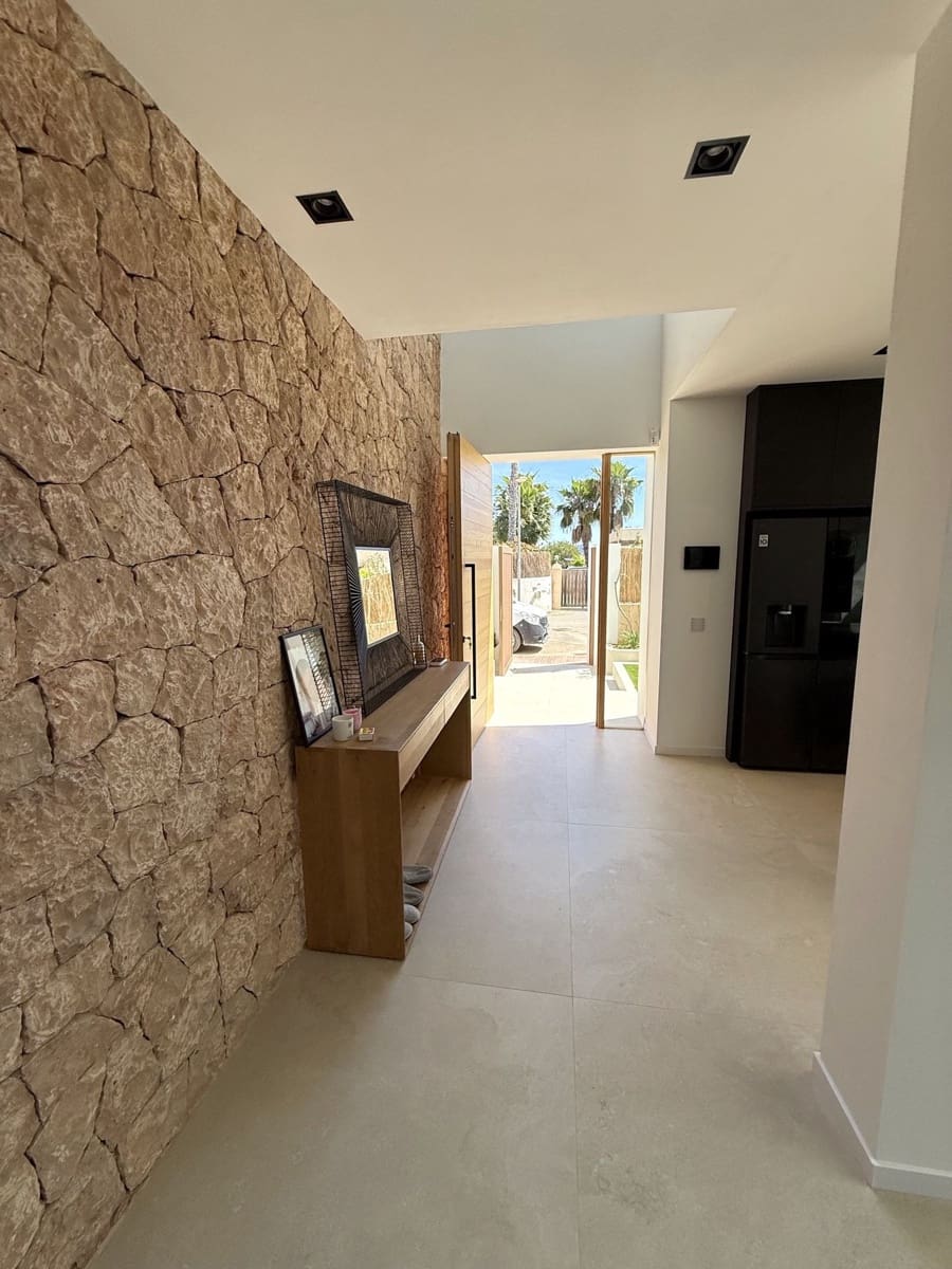4 bedroom Villa for sale in San Jose / Sant Josep de Sa Talaia with pool garage - € 2,690,000 (Ref: 9793273)