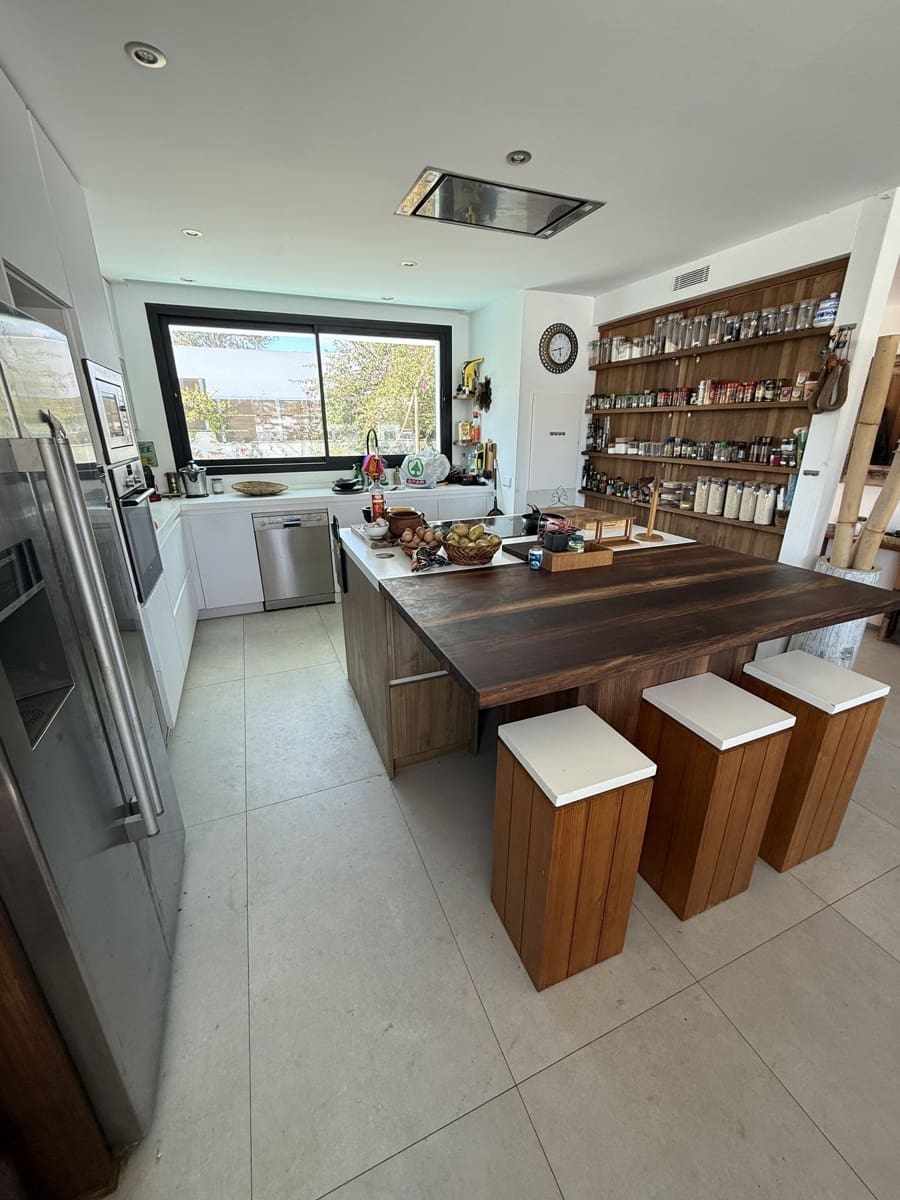 3 sypialnia Dom blizniak na sprzedaż w Nuestra Senora de Jesus z basenem garażem - 1 790 000 € (Ref: 9793274)