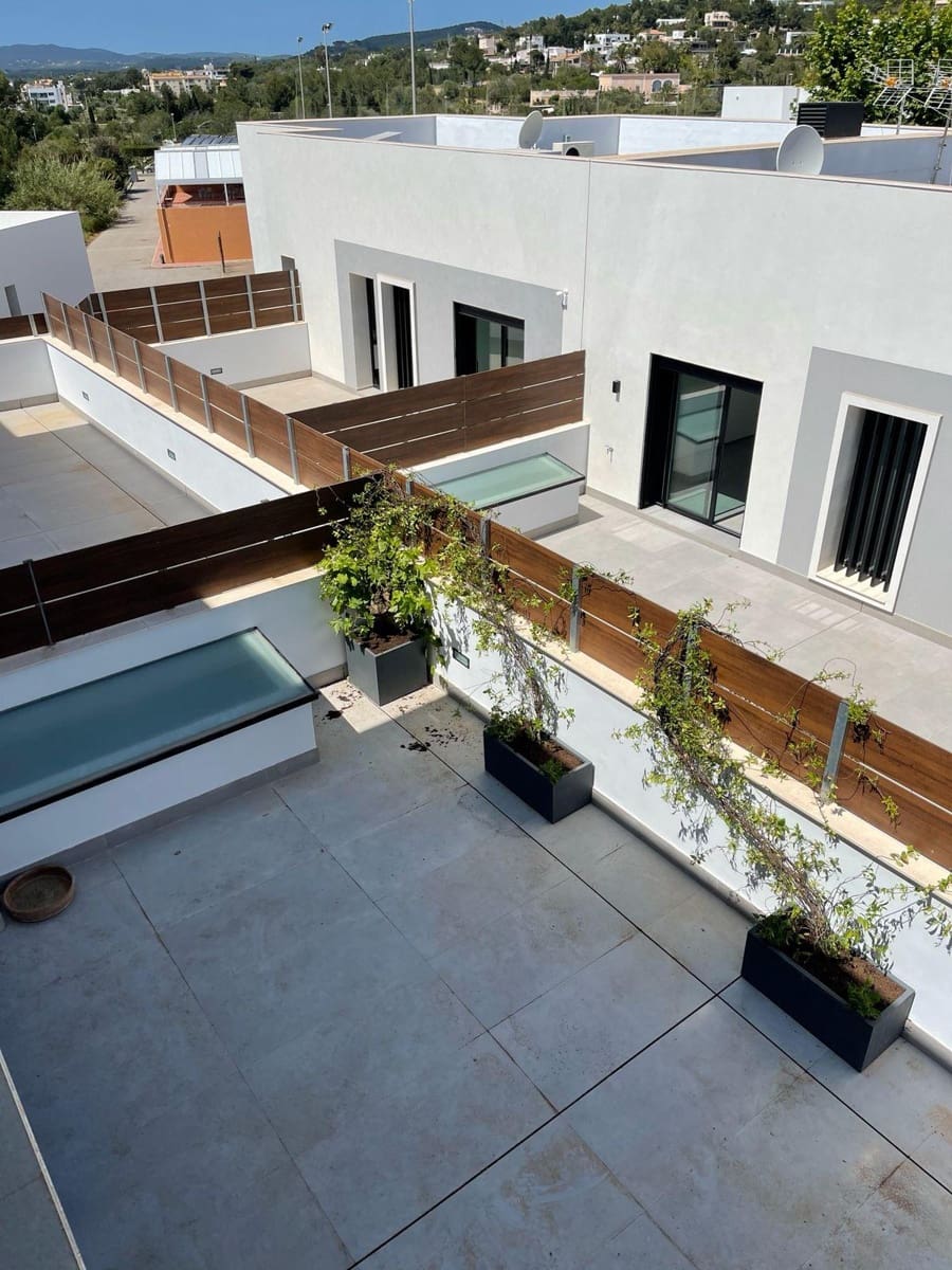 3 sypialnia Dom blizniak na sprzedaż w Nuestra Senora de Jesus z basenem garażem - 1 790 000 € (Ref: 9793274)