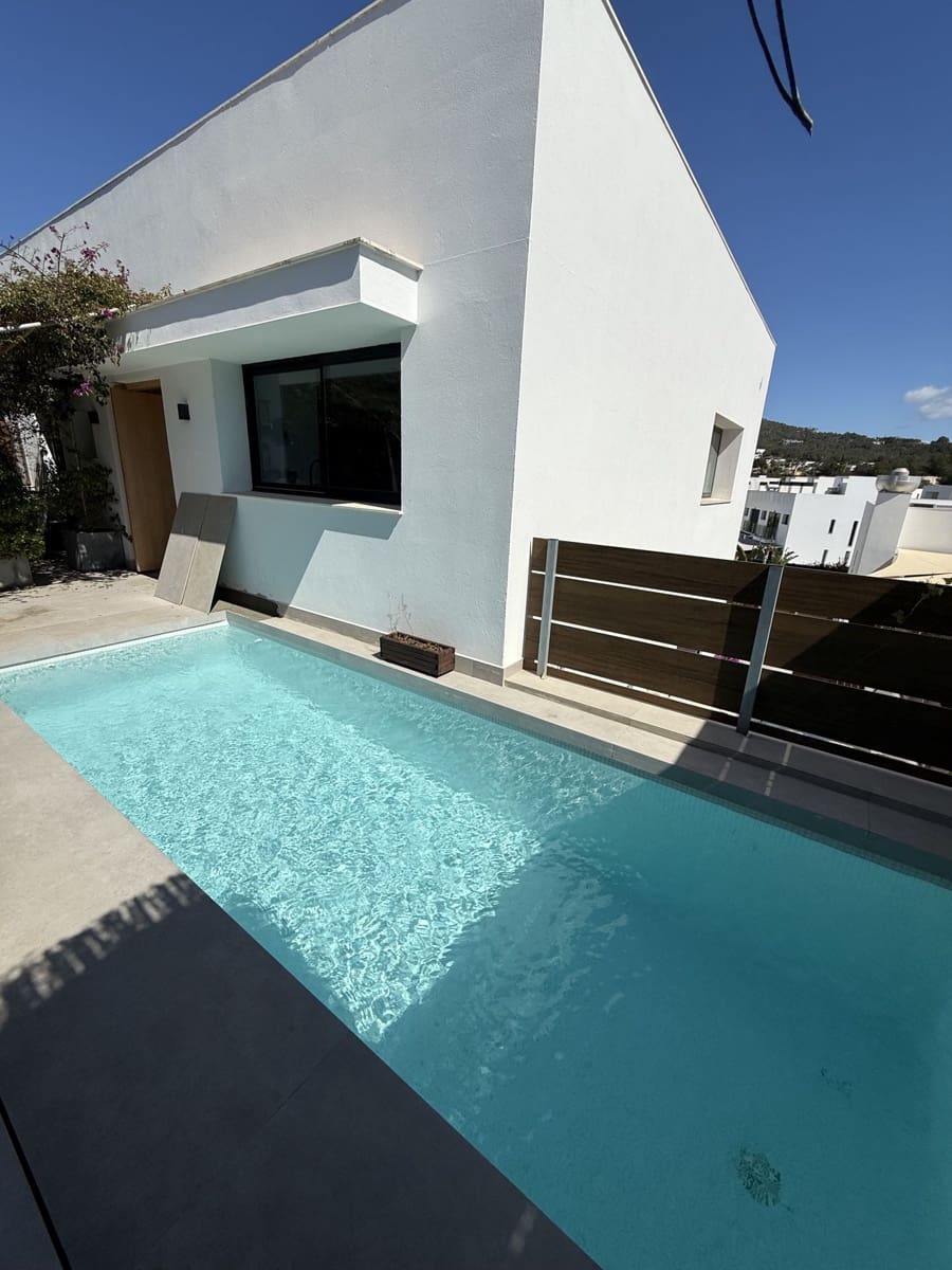 3 sypialnia Dom blizniak na sprzedaż w Nuestra Senora de Jesus z basenem garażem - 1 790 000 € (Ref: 9793274)