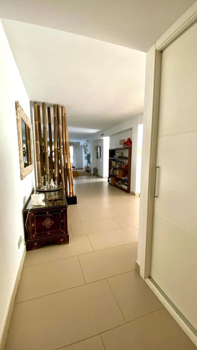 2 sypialnia Mieszkanie na sprzedaż w Talamanca z basenem garażem - 895 000 € (Ref: 9812619)