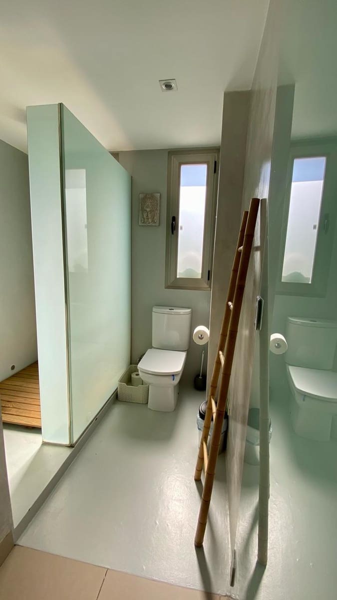 2 sypialnia Mieszkanie na sprzedaż w Talamanca z basenem garażem - 895 000 € (Ref: 9812619)
