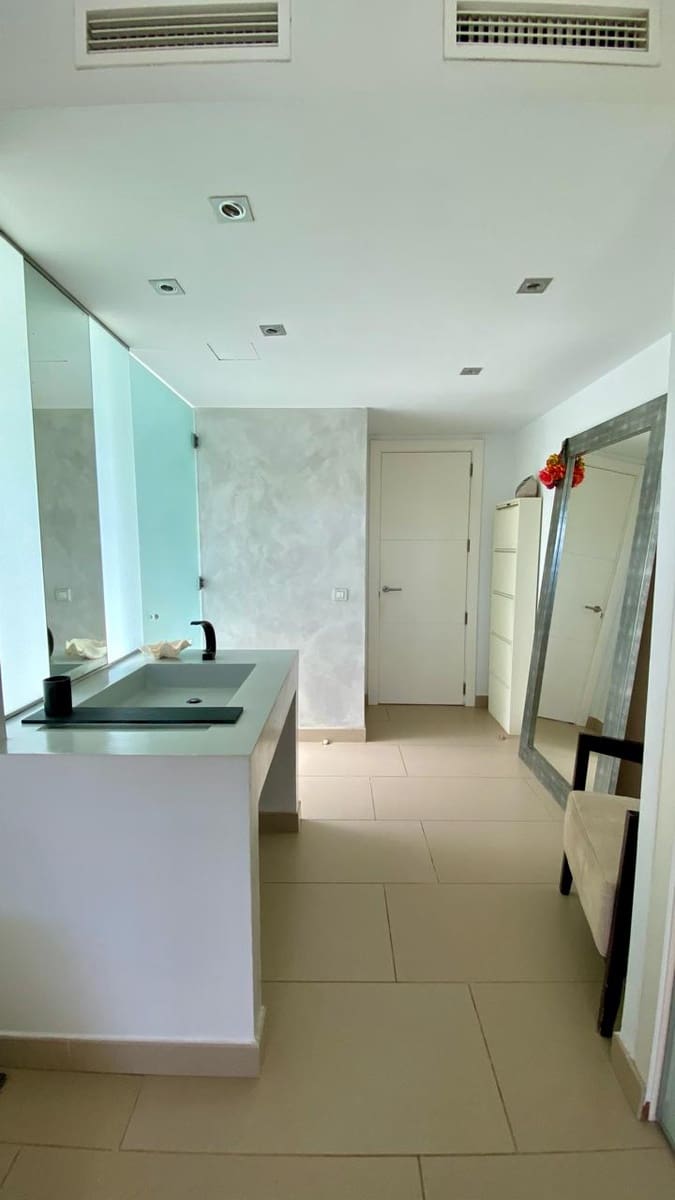 2 sypialnia Mieszkanie na sprzedaż w Talamanca z basenem garażem - 895 000 € (Ref: 9812619)