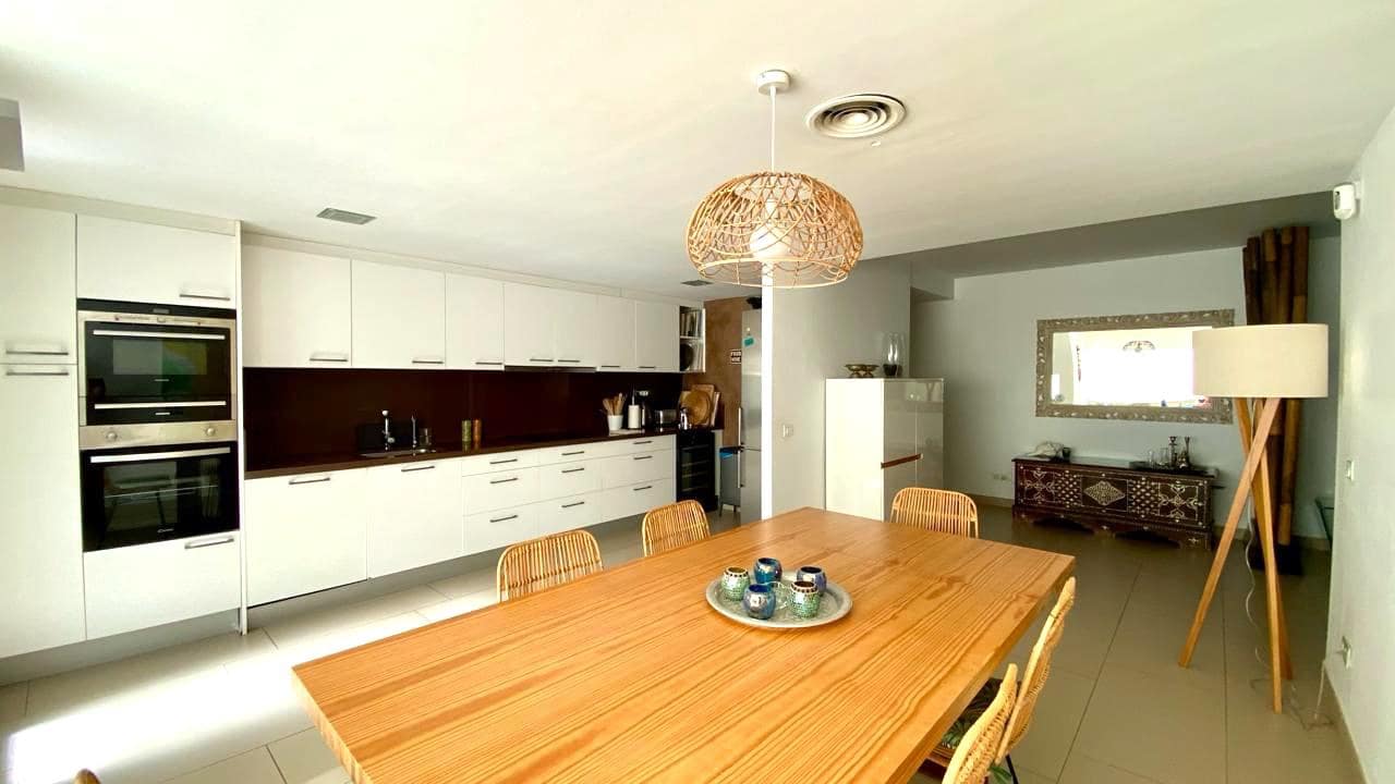 2 sypialnia Mieszkanie na sprzedaż w Talamanca z basenem garażem - 895 000 € (Ref: 9812619)
