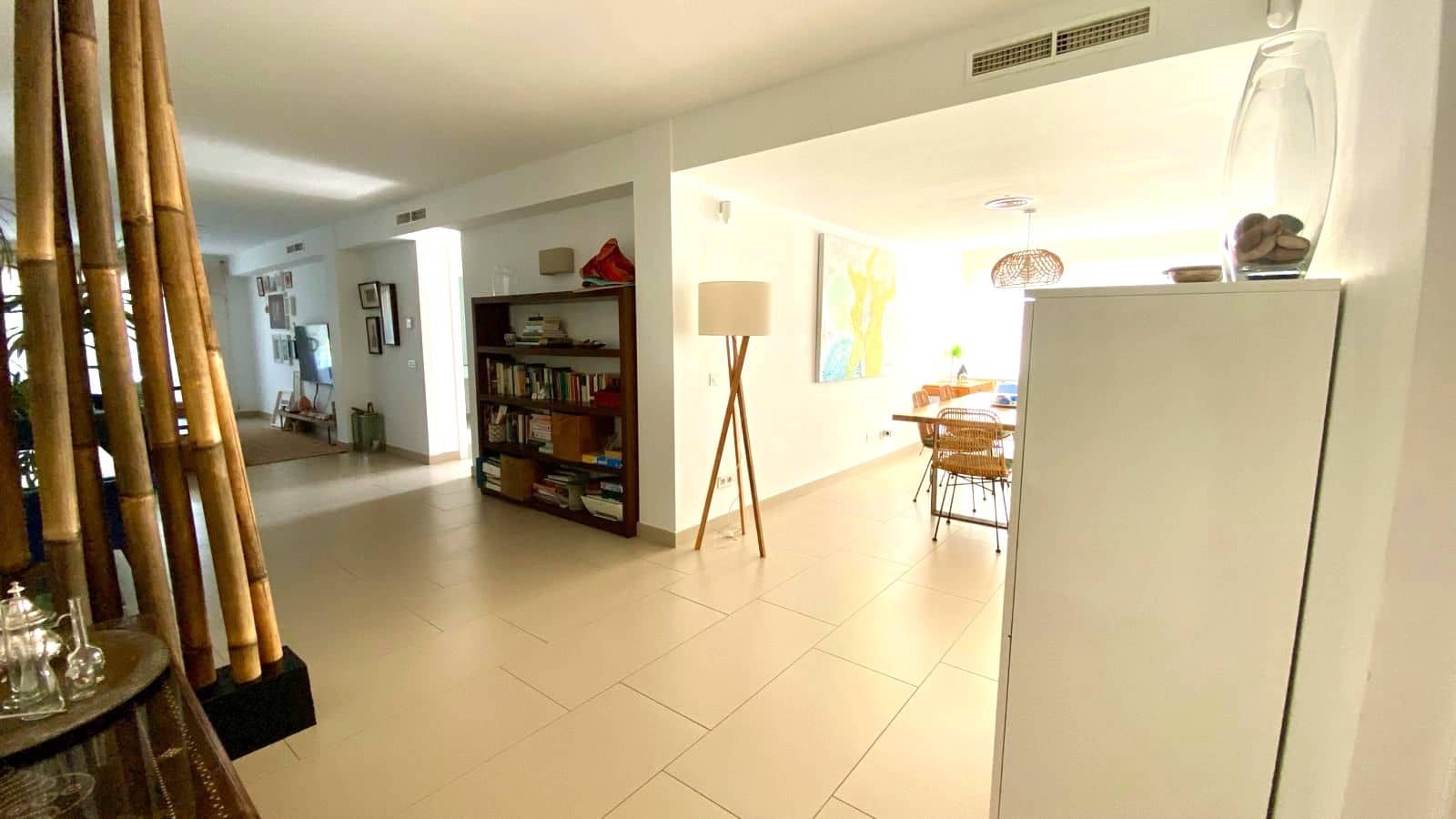 2 sypialnia Mieszkanie na sprzedaż w Talamanca z basenem garażem - 895 000 € (Ref: 9812619)