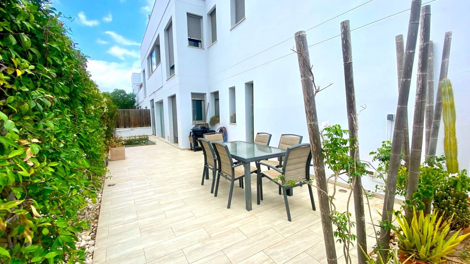 2 sypialnia Mieszkanie na sprzedaż w Talamanca z basenem garażem - 895 000 € (Ref: 9812619)