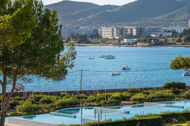 4 Zimmer Villa zu verkaufen in Santa Eulalia / Santa Eularia mit Pool Garage - 3.150.000 € (Ref: 9814096)