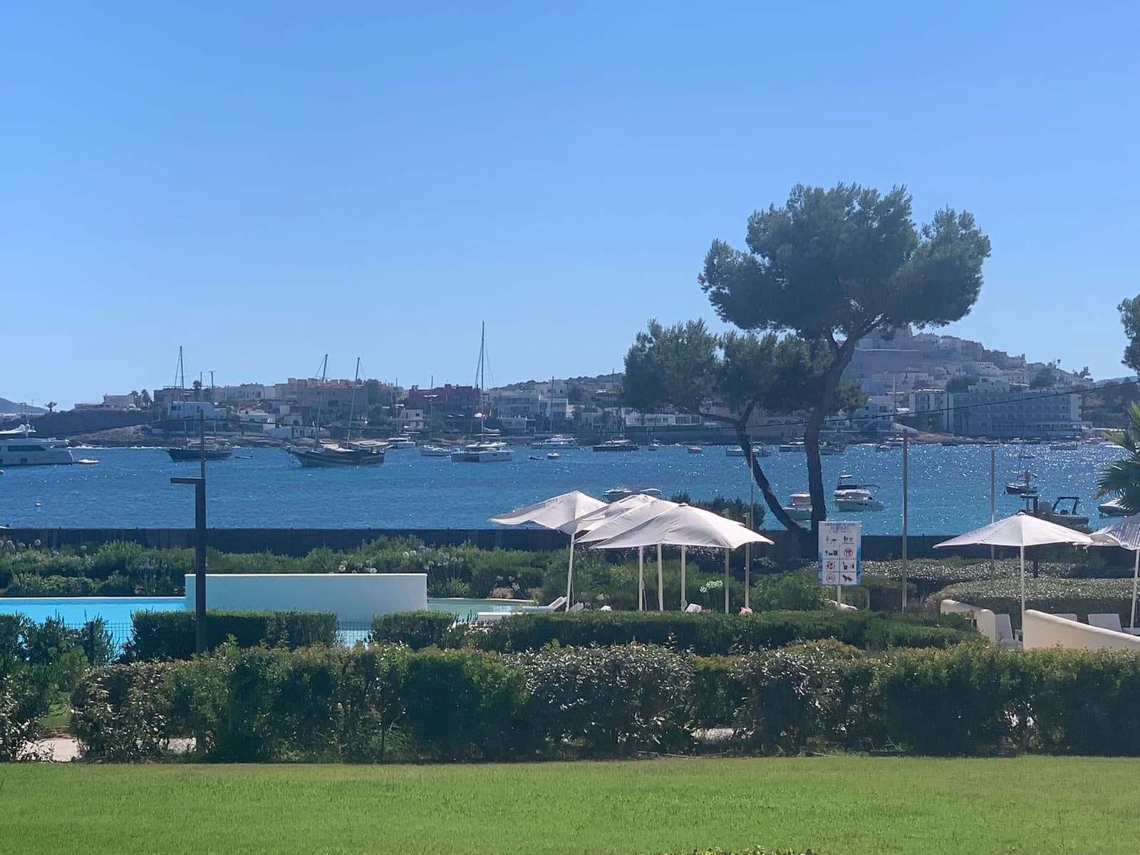 4 Zimmer Villa zu verkaufen in Santa Eulalia / Santa Eularia mit Pool Garage - 3.150.000 € (Ref: 9814096)