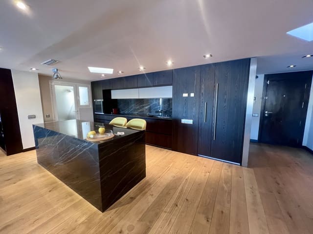 2 bedroom Penthouse for sale in Ibiza / Eivissa town with pool garage - € 3,181,500 (Ref: 9814098)