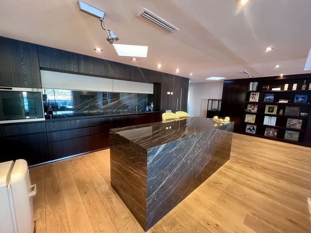 2 bedroom Penthouse for sale in Ibiza / Eivissa town with pool garage - € 3,181,500 (Ref: 9814098)