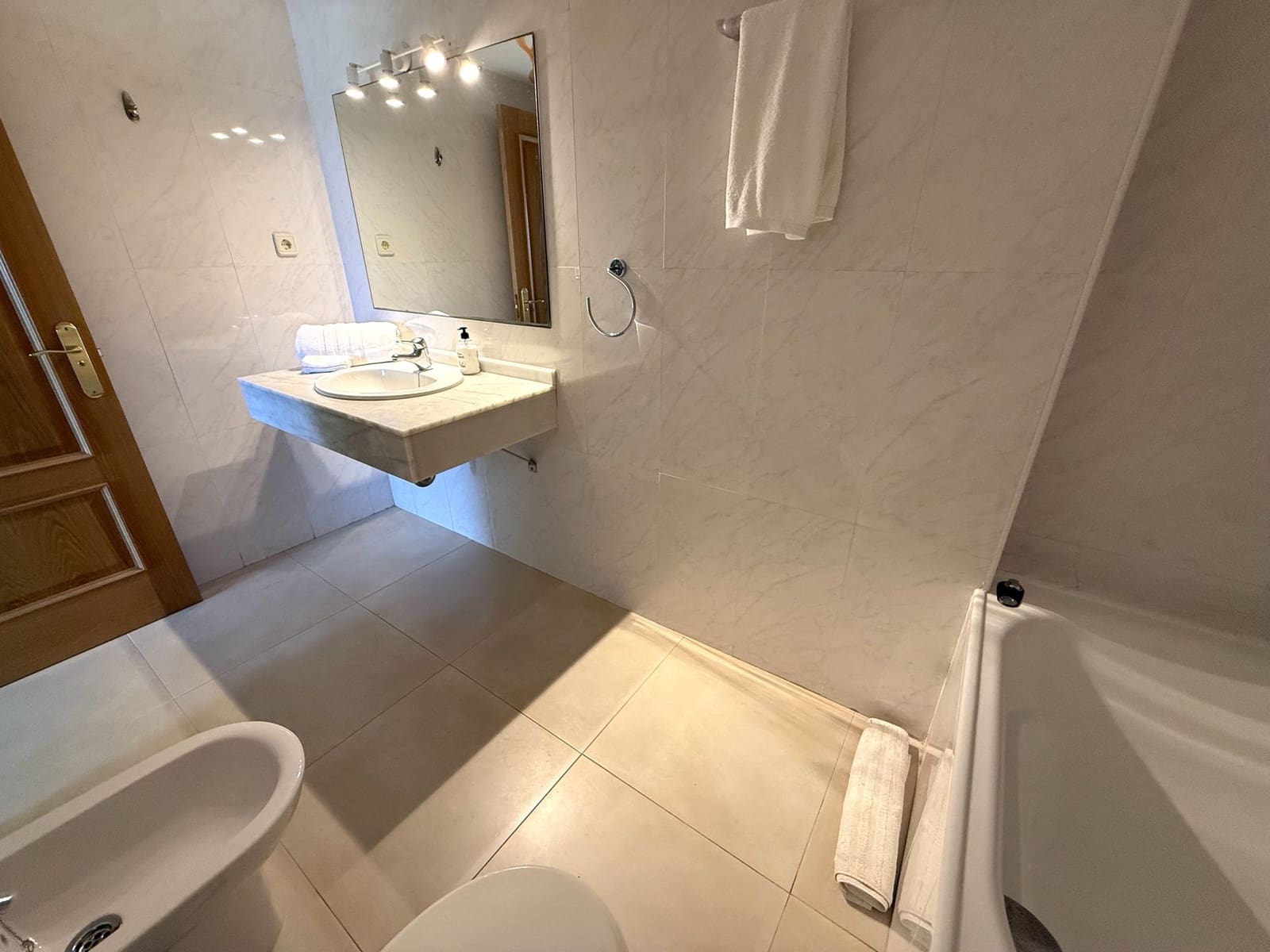 Piso de 4 habitaciones en Talamanca en venta con piscina garaje - 2.120.000 € (Ref: 9821372)