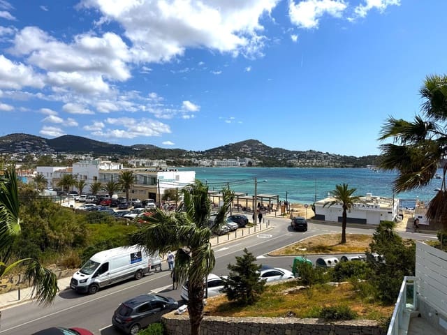 Piso de 4 habitaciones en Talamanca, Ibiza / Eivissa ciudad en venta con piscina garaje - 2.120.000 € (Ref: 9821372)
