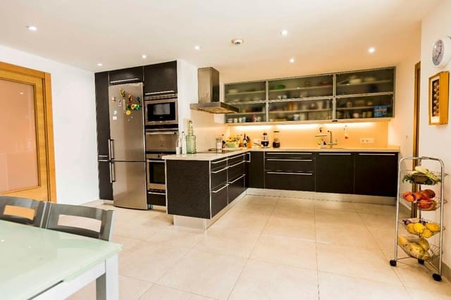3 Zimmer Wohnung zu verkaufen in Ibiza / Eivissa Stadt mit Pool Garage - 1.600.000 € (Ref: 9858618)
