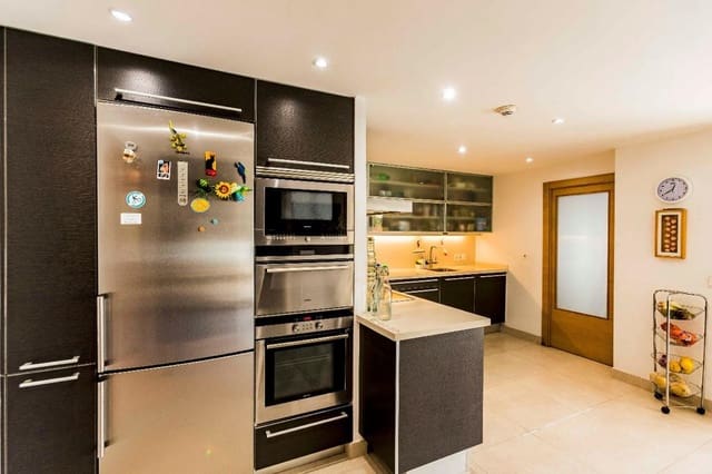3 Zimmer Wohnung zu verkaufen in Ibiza / Eivissa Stadt mit Pool Garage - 1.600.000 € (Ref: 9858618)