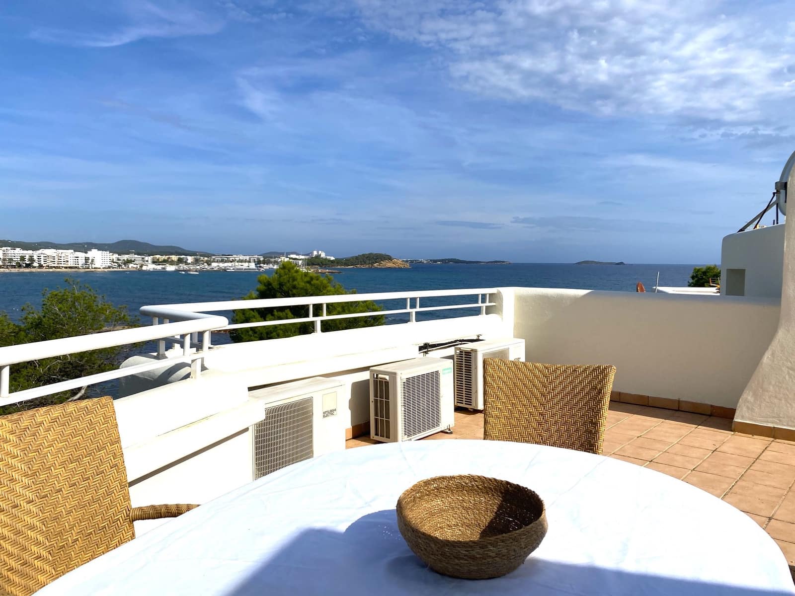 3 bedroom Semi-detached Villa for sale in La Siesta with pool garage - € 1,290,000 (Ref: 9866249)