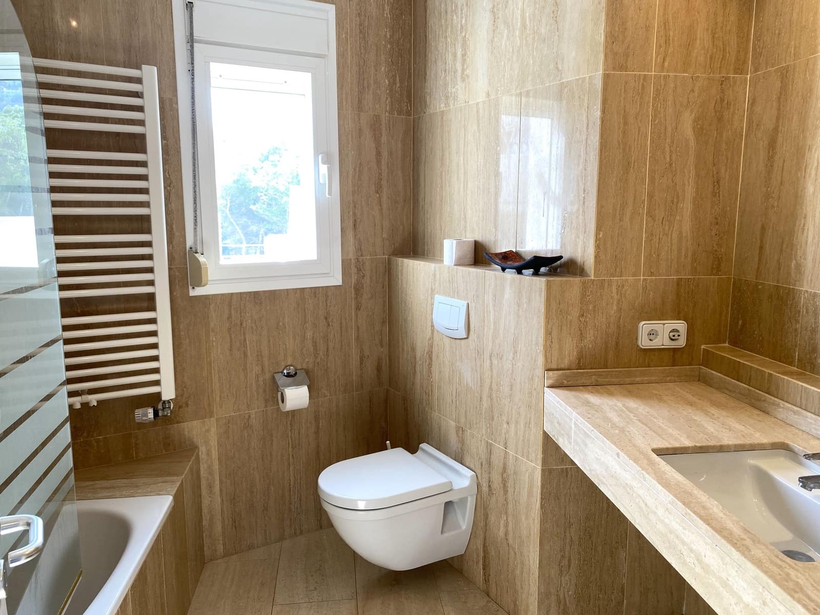 3 bedroom Semi-detached Villa for sale in La Siesta with pool garage - € 1,290,000 (Ref: 9866249)