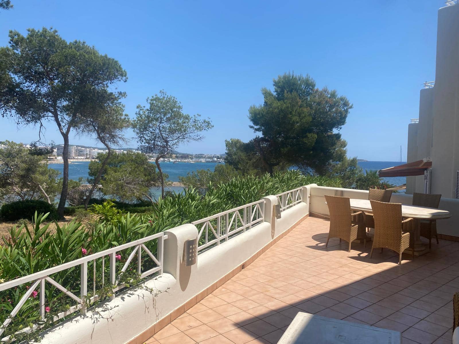 3 bedroom Semi-detached Villa for sale in La Siesta with pool garage - € 1,290,000 (Ref: 9866249)