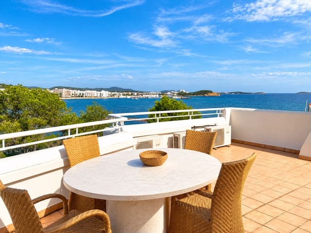 3 makuuhuone Paritalo myytävänä paikassa La Siesta, Santa Eulalia / Santa Eularia mukana uima-altaan 
autotalli - 1 290 000 € (Ref: 9866249)