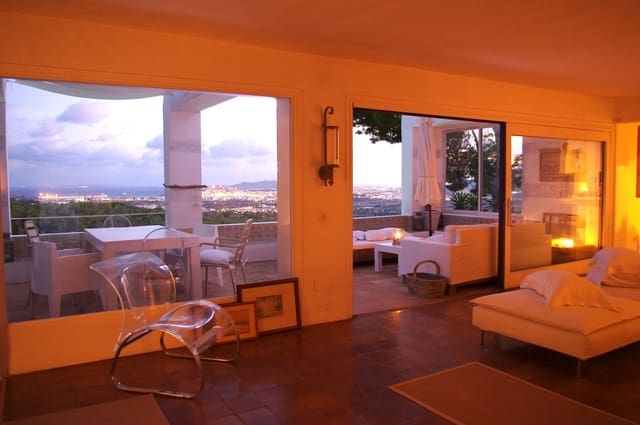 4 soveværelse Finca/Landehus til salg i Can Furnet, Santa Eulalia / Santa Eularia med swimmingpool garage - € 2.295.000 (Ref: 9888493)