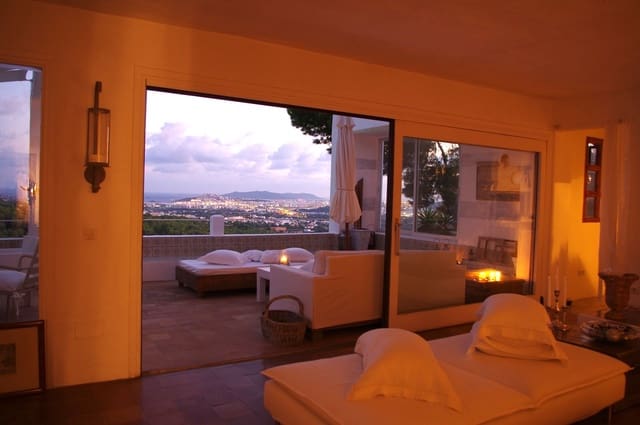 4 soveværelse Finca/Landehus til salg i Can Furnet, Santa Eulalia / Santa Eularia med swimmingpool garage - € 2.295.000 (Ref: 9888493)